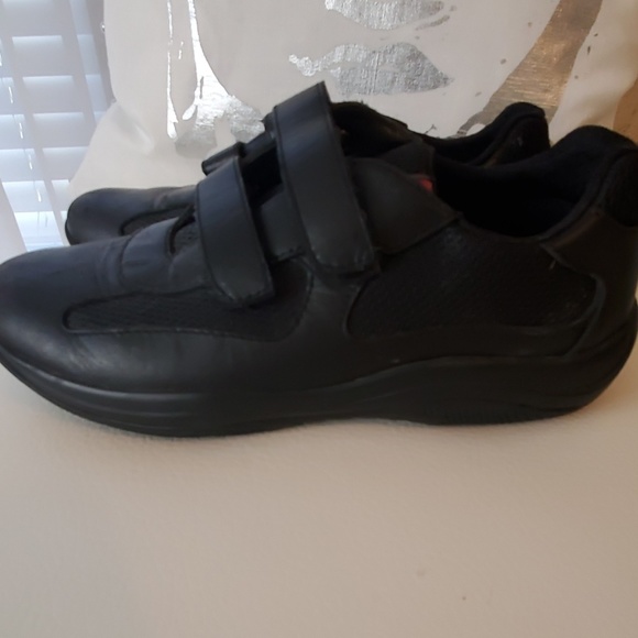 Prada - Picture 3 of 6